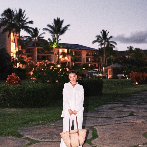 Hi! I'm Leilani 💕 Welcome to my closet! - Picture 5 of 5